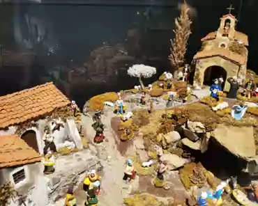 IMG_20191209_141102 France (statues, 1958, Marcel Carbonel) and Canada (background, 1983, Marcel Chabot),