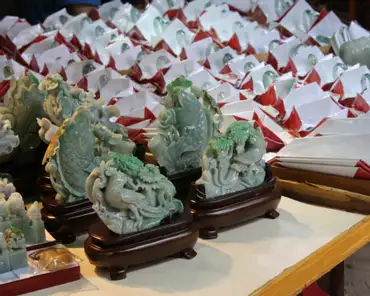 img_7744 Yuansheng arts and crafts market or ceramics and jade.