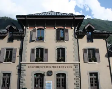 000 The Montenvers train travels between Chamonix (altitude: 1050m) and the hotel of Montenvers (altitude: 1913m) which overlooks the largest glacier in the valley,...