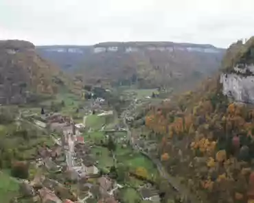 007 The village of Beaumes-les-Messieurs is located at the intersection of 3 valleys.