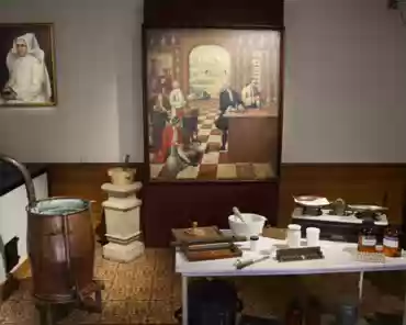 IMG_4041 A pharmacy has existed in the Hotel-Dieu since at least 1501; it was enlarged several times. The wood panels were made in 1787.