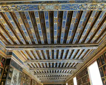 IMG_20210829_142553 French ceiling, painted with blue lapis lazuli, then many times more expensive than gold.