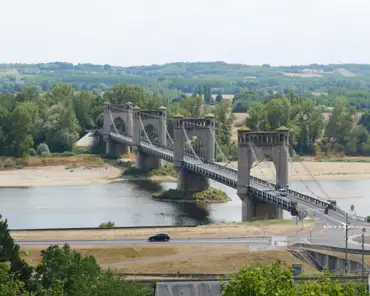 P1190854 Langeais bridge, current design from 1937, rebuilt in 1951.