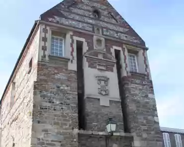 IMG_1156 Nevers gate. rebuilt after 1940 bombings.