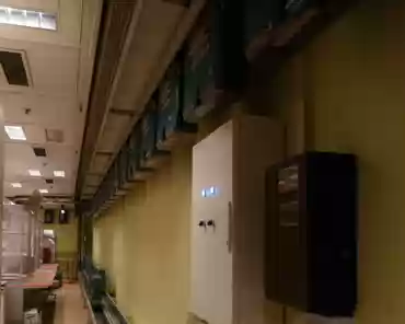 P1280846 Teledoc, an automated document and small parcel delivery system, uses 7km of rails and 450 small carriers, serves 140 stations across all buildings.