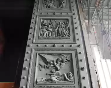 P1200021 Bronze doors, 3.2 tons, by Henri de Triqueti, depicting the 10 commandments.