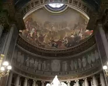 P1200026 Altar with statue of Saint Mary Magdalene and fresco of important French and European characters.