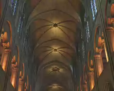 IMG_6437 The main nave; although there are 3 portals on the main facade, the cathedral has 5 naves.