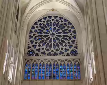 PXL_20250101_154348954 Suoth transept rose, after the 2019-2024 renovation.