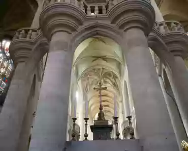 P1060650 Renaissance nave from the gothic choir.