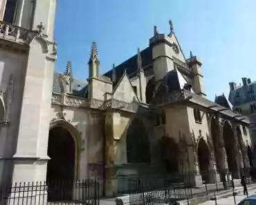 p1040671 The church was used by the kings of France due to its proximity with the royal residence: Le Louvre.