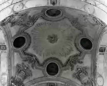 P1030310 Center of the church.