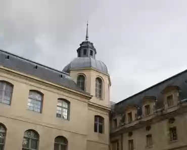 IMG_5190 A building terminated by an octogonal tower links the church to the cloister.