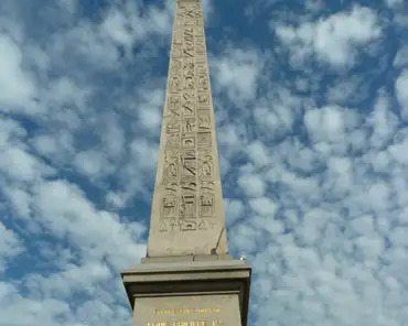 P1110191 Obelisque on Concorde square.