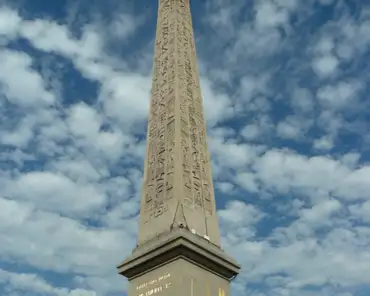 P1110193 Obelisque on Concorde square.