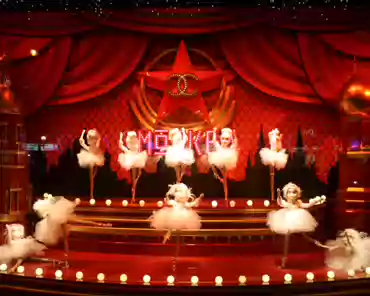 IMG_0676 Chrismas window in Le Printemps (2011).