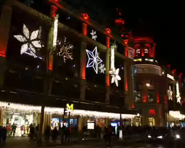 IMG_0683 The Chrismas facade of Le Printemps (2011).