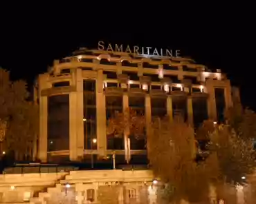 P1100842 La Samaritaine by night, building 2.