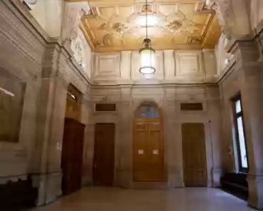 P1060580 Waiting room.