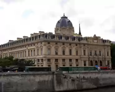 img_0082 Business court of justice, built in 1865.