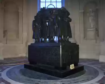 img_3363 Marshal Foch (died 1929) who led French troops during World War I. Bronze (1937): 8 soldiers.