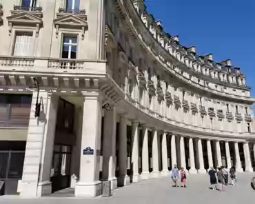 IMG_20210814_151652 Building surrounding the Bourse du commerce.