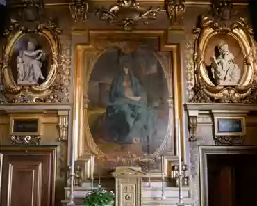 P1060471 Chapel of the Queen, re-created in 1845-1854, using a chapel used by a nearby convent founded by Marie de Medici in 1625 as a model. Baroque style.