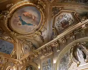 P1060472 Chapel of the Queen, re-created in 1845-1854, using a chapel used by a nearby convent founded by Marie de Medici in 1625 as a model. Baroque style.