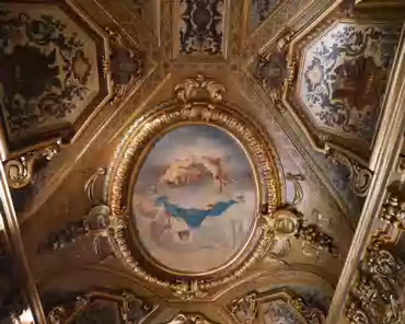 P1060474 Chapel of the Queen, re-created in 1845-1854, using a chapel used by a nearby convent founded by Marie de Medici in 1625 as a model. Baroque style.