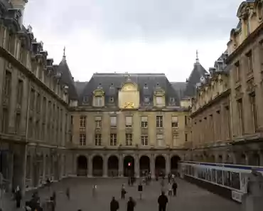 IMG_9718 The courtyard retains the dimensions from the Richelieu era: 45x28m.