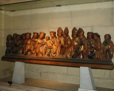 30 Mystic wedding of St Catherine, bracket group in sculpted, gilded polychrome wood, 16th century.