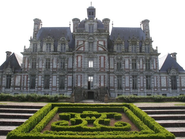 Beaumesnil Castle