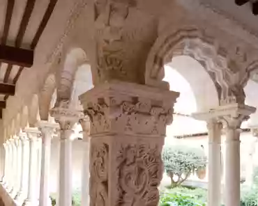 P1150587 Column of Saint Luke, depicted as an ox.