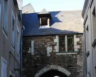 103 La Doutre has kept many medieval houses and streets.