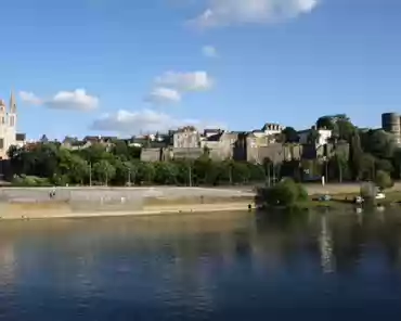 158 Cathedral (left) and castle (right).