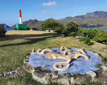 20201019-161121 Tuhiva hill was set into a fort with 4 cannons by American David Porter in 1813. In 1842, the Marquesas are seized by France and the fort is called Fort Collet,...