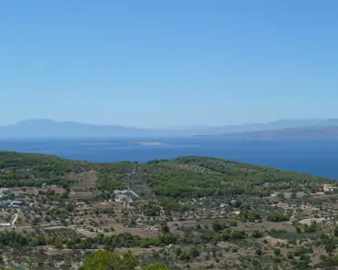 P1080287 From Aegina, several islands and Peloponnese can be seen.