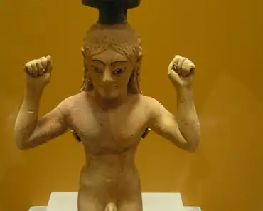 pa180069 Perfume bottle shaped as a kneeling athlete, ca. 540 BC.