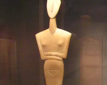 pb300537 Female figurine, Early Cycladic II (2800-2300 BC).