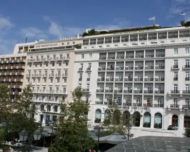 Syntagma Syntagma square: Hotel Grande Bretagne.
