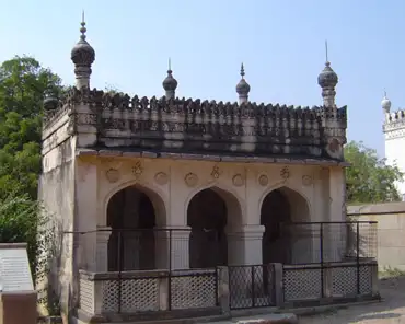 DSC02155-2 Aurangzeb's mosque. Mughal emporor Aurangzeb built this mosque during the siege of Golkonda in 1687.