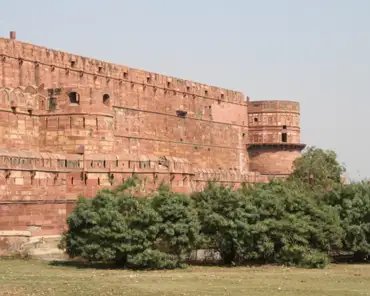 205 Realizing the importance of its central location, Akbar (1556-1605) decided to make Agra his capital. He arrived here in 1558. His historian Abul Fazi recorded...