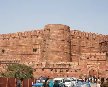 207 After Panipat, the mughals captured Agra fort and a vast treasure was seized. Babur stayed in the fort in the palace of Ibrahim. Humayun was coroned here in...