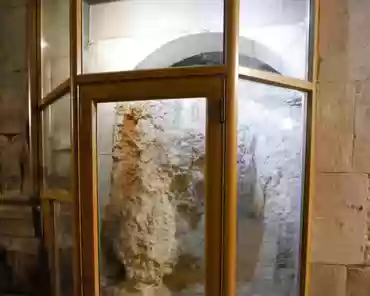 P1180088 Remaining part of the Calvary, a hill formerly located where the Holy Sepulchre now stands.