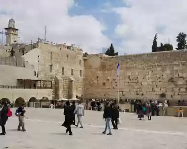 P1180141 According to tradition, the world was created from this location and king Solomon built the first temple in the first millenium BCE; the babylonian destroyed it...