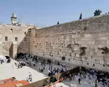 P1180438 The area is split into a men's section (left) and a women's section (right).