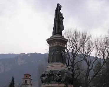 p2050173 Statue of Dante Alighieri.