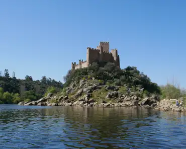 P1160790 The granite islet where the castle stands was given to the templars by king Alfonso Henriques in October 1169. A castle was built there in 1171 over a...