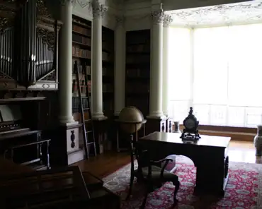 img_9618 Georgian library, mid-18th century.