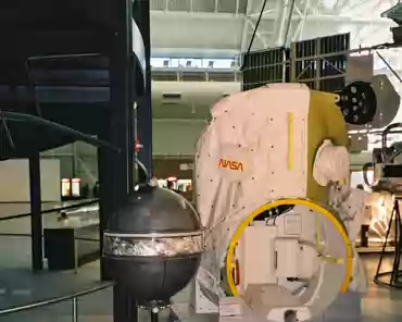 05 Early communication satellite (functioned by reflecting ray of lights emitted from Earth).